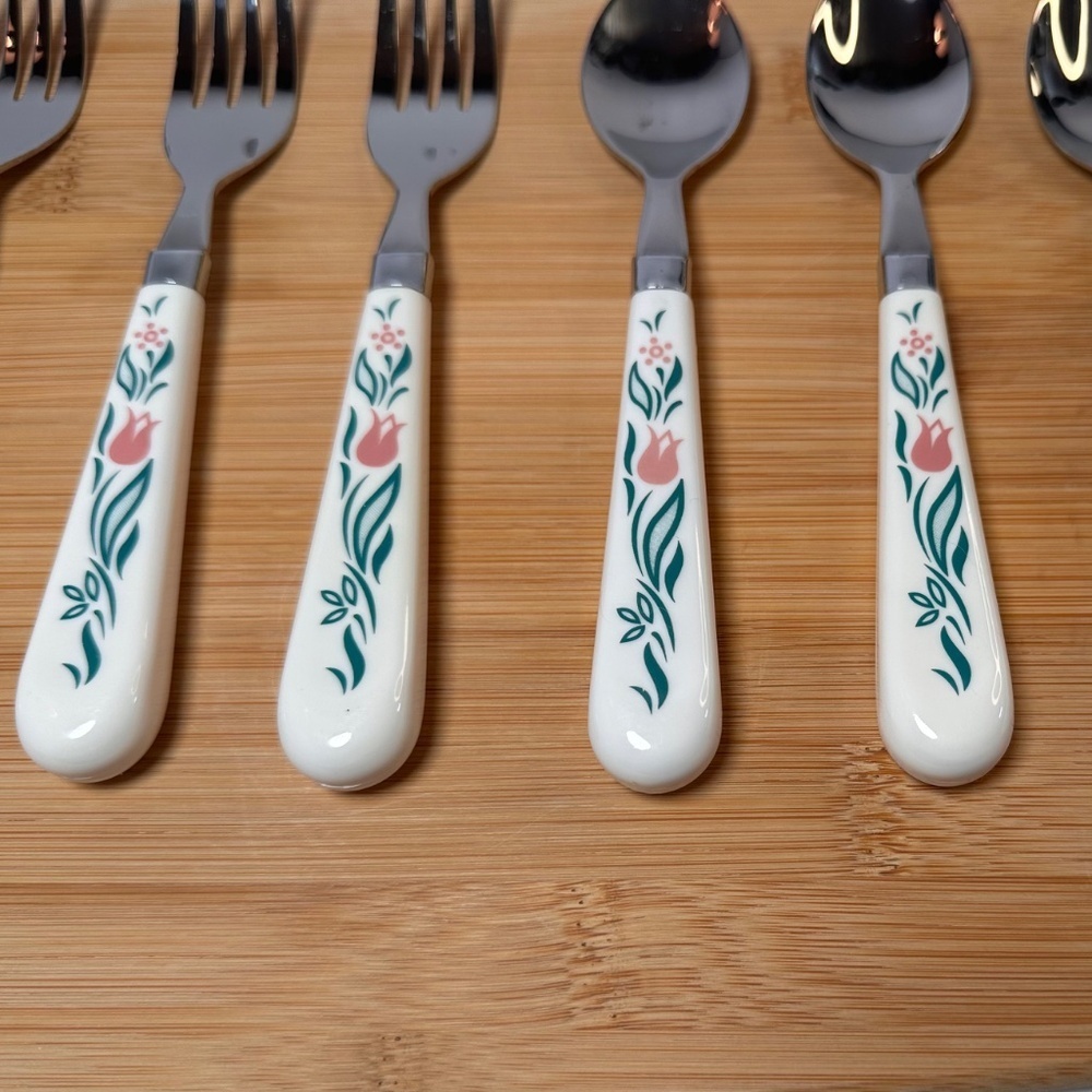 Vintage English Floral Flatware Set – Pink Tulip Handles (19 pcs) - Picture 8 of 15